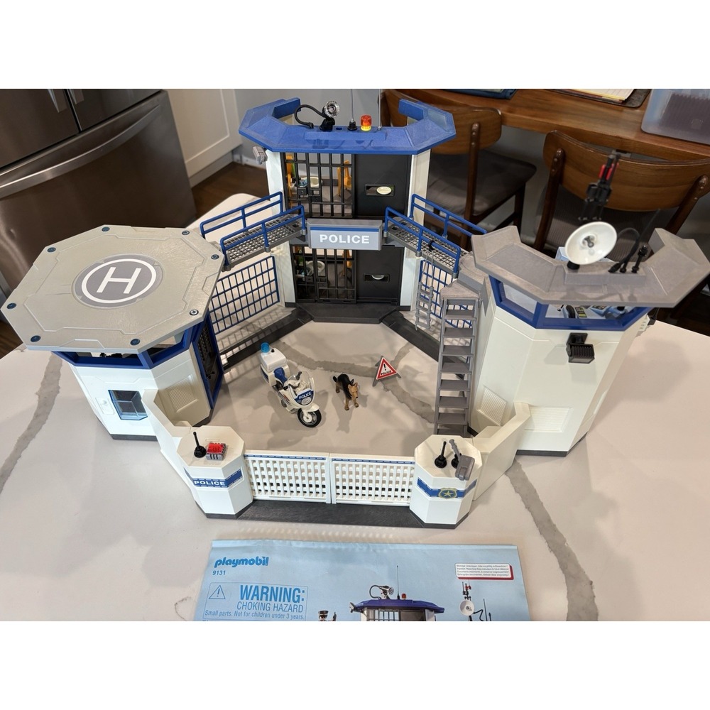 PLAYMOBIL Set 9131 Police Headquarters Jail Helipad INCOMPLETE Missing People